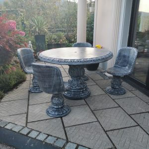 Round 48" Table with 4 Classic Seats